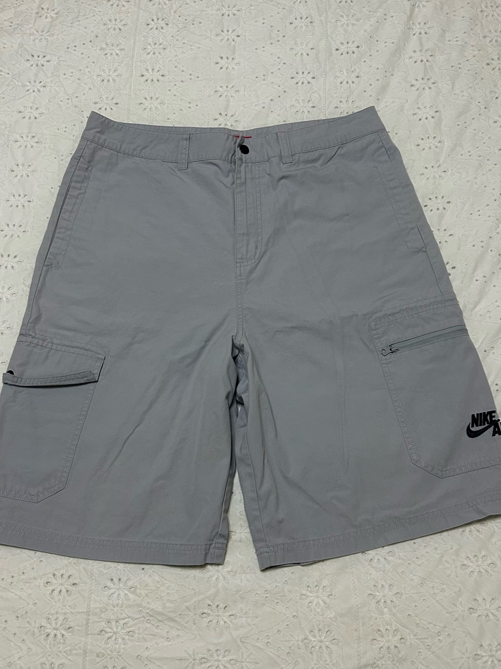 Nike Men's Light Gray Cargo Shorts with Side Pockets